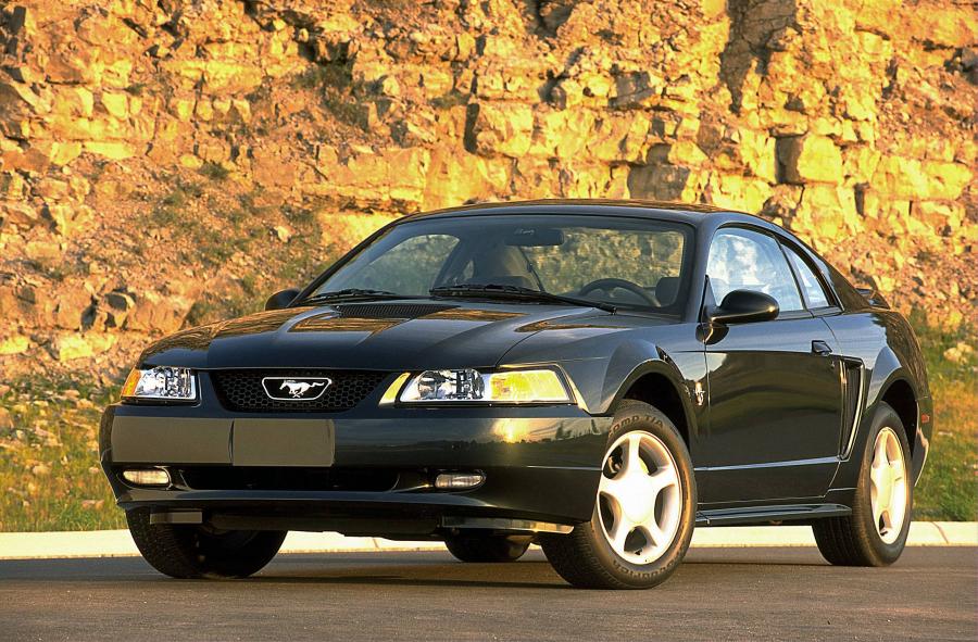  Ford Mustang GT Coupe 1999 года  (фото 7 из 10)